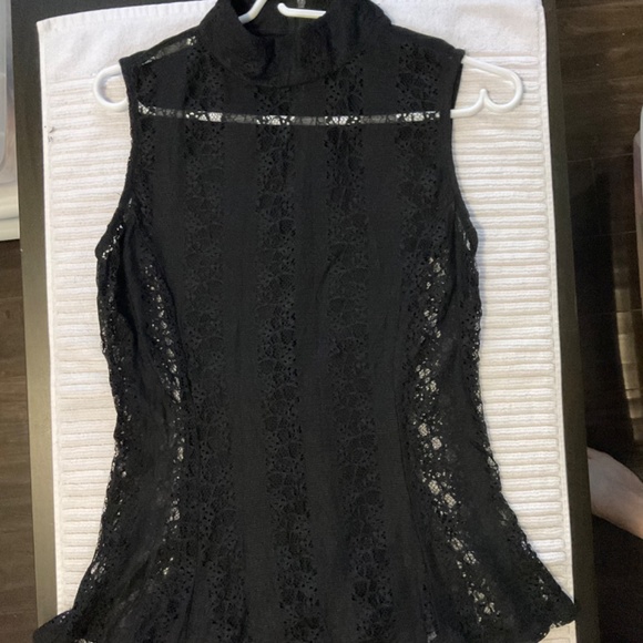 Suzy Shier lace tank top - Picture 3 of 3